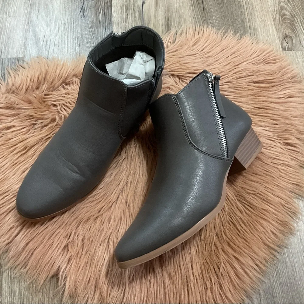 Croft & Borrow Batter Stone Color Gray Bootie Size 9